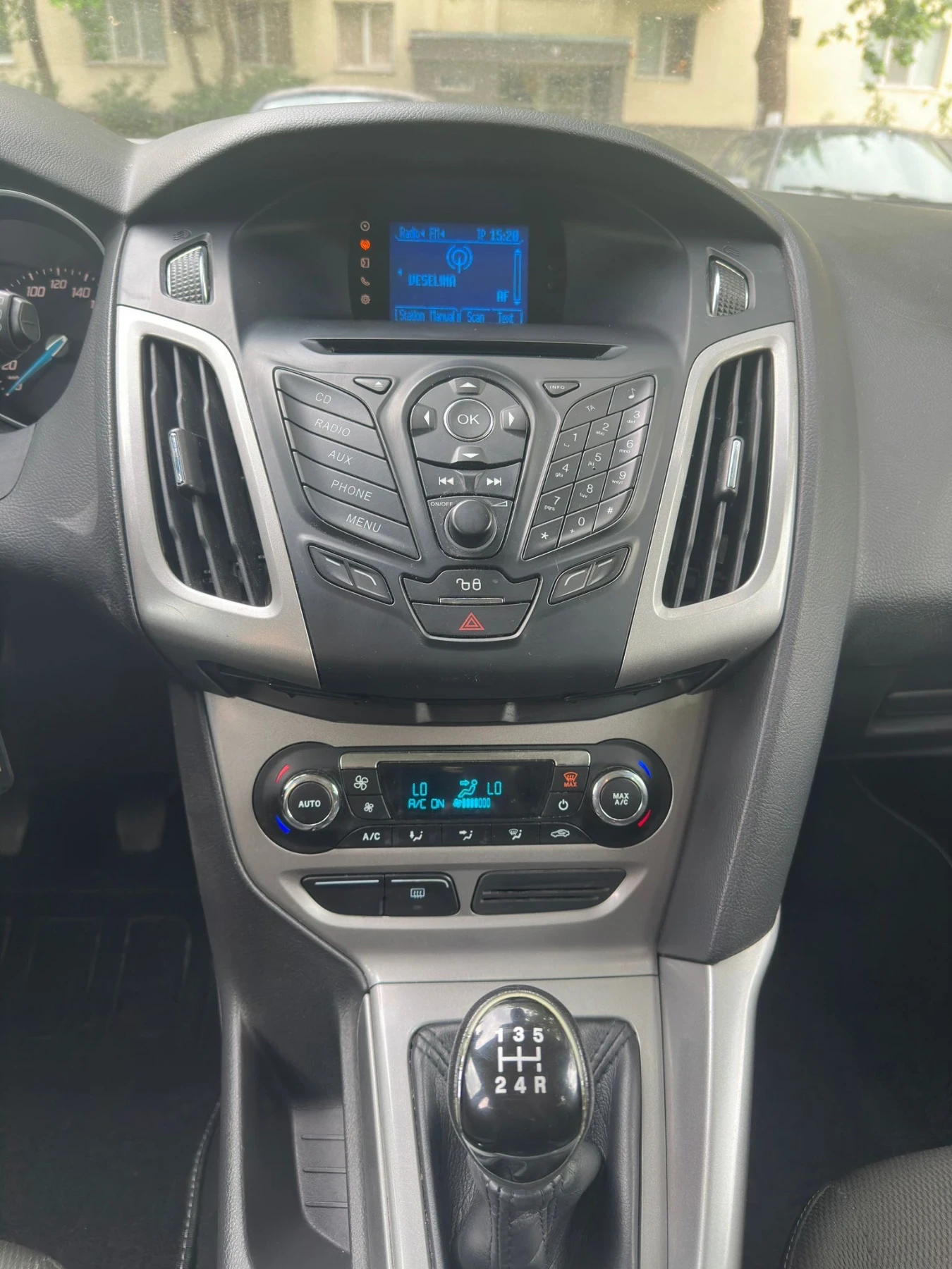 Ford Focus 1.6i Климатроник/Бензин/105кс/ОБСЛУЖЕН! - изображение 9
