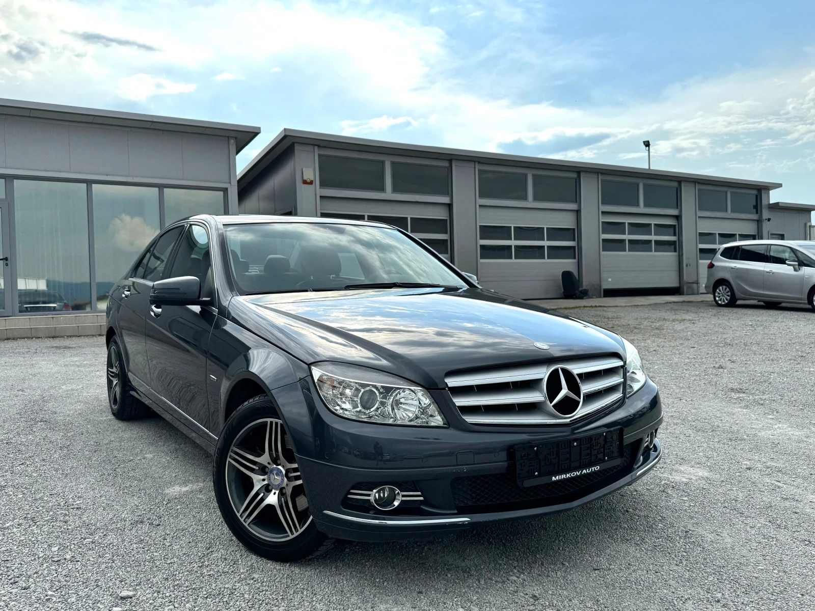 Mercedes-Benz C 220 63.000 км/ ОРИГИНАЛНАТА БОЯ/AVANTGARDE/НОВ - изображение 3
