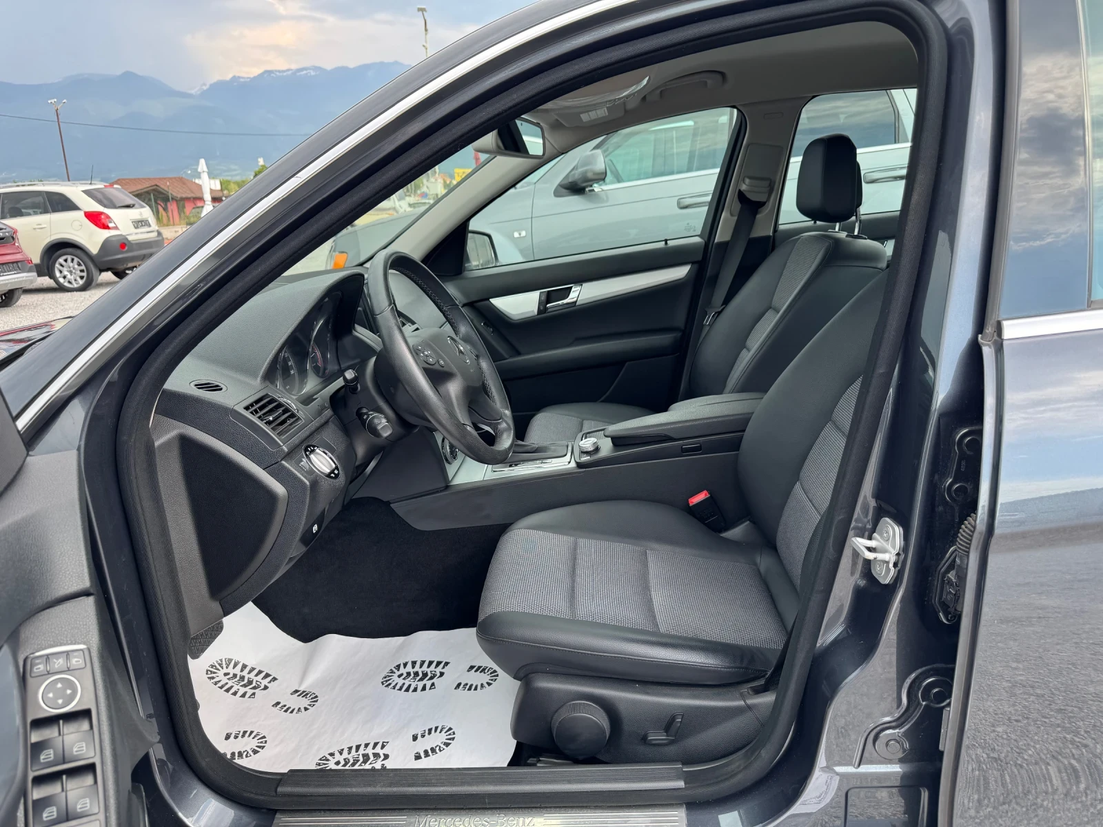 Mercedes-Benz C 220 63.000 км/ ОРИГИНАЛНАТА БОЯ/AVANTGARDE/НОВ - изображение 6