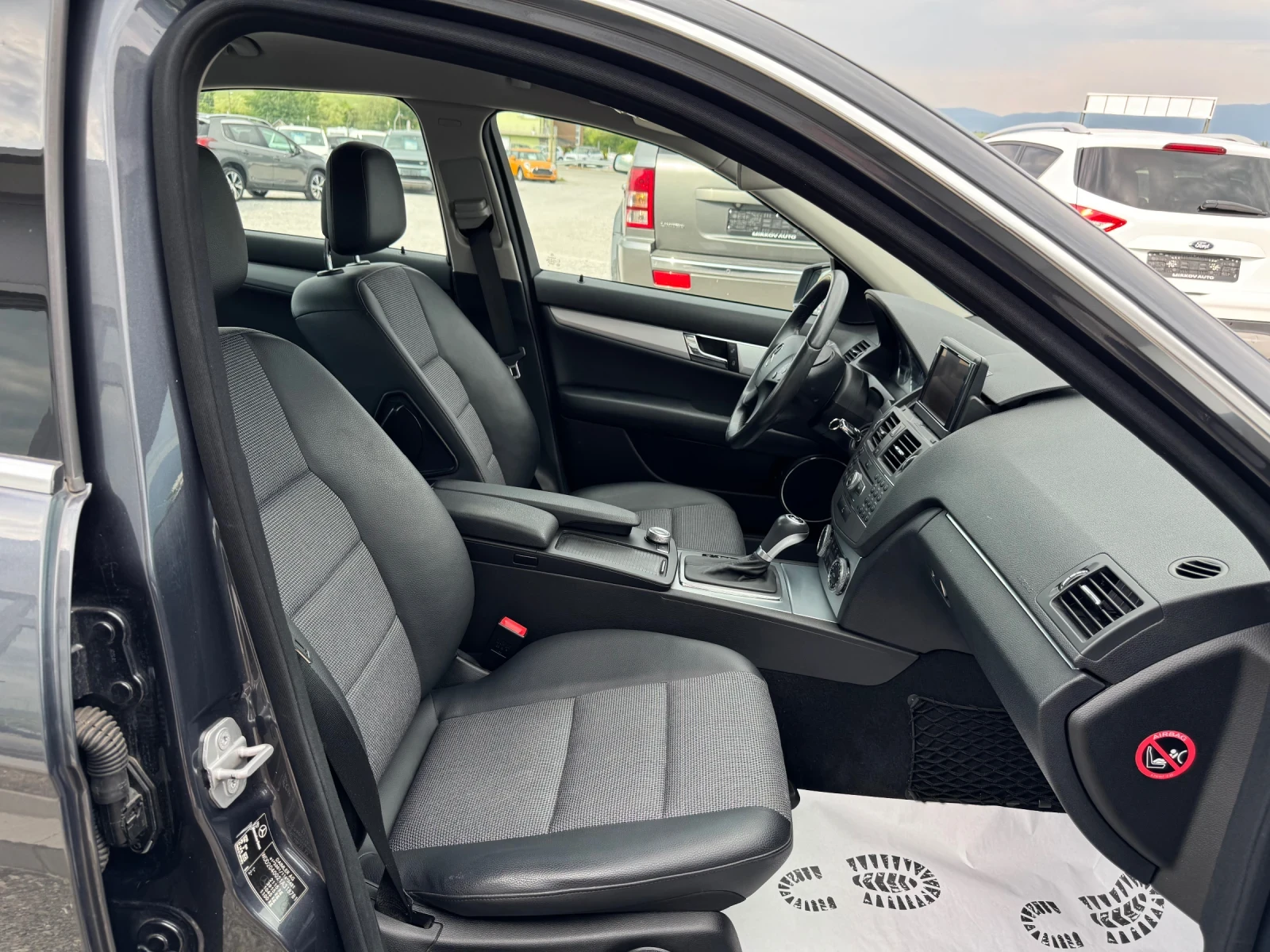 Mercedes-Benz C 220 63.000 км/ ОРИГИНАЛНАТА БОЯ/AVANTGARDE/НОВ - изображение 7