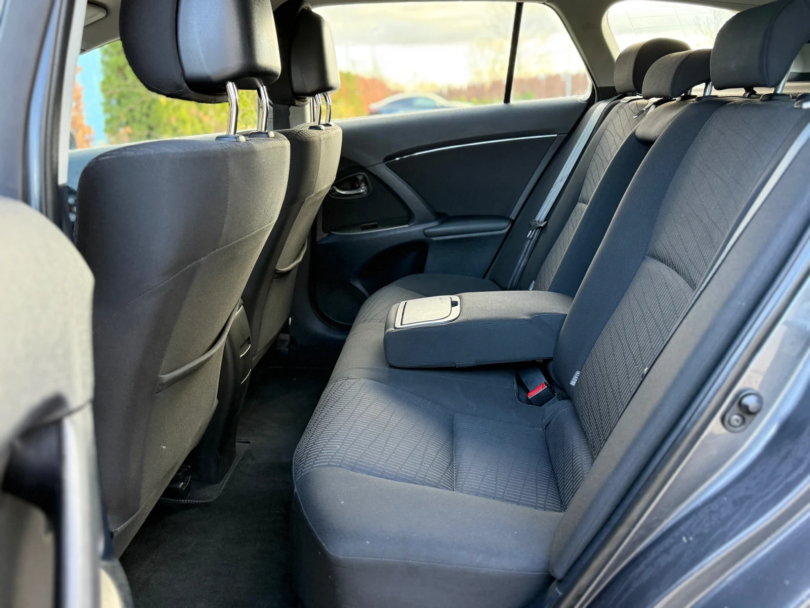 Toyota Avensis 1.8-147КС / 6 СКОРОСТИ / КСЕНОН / КАТО НОВА - изображение 9