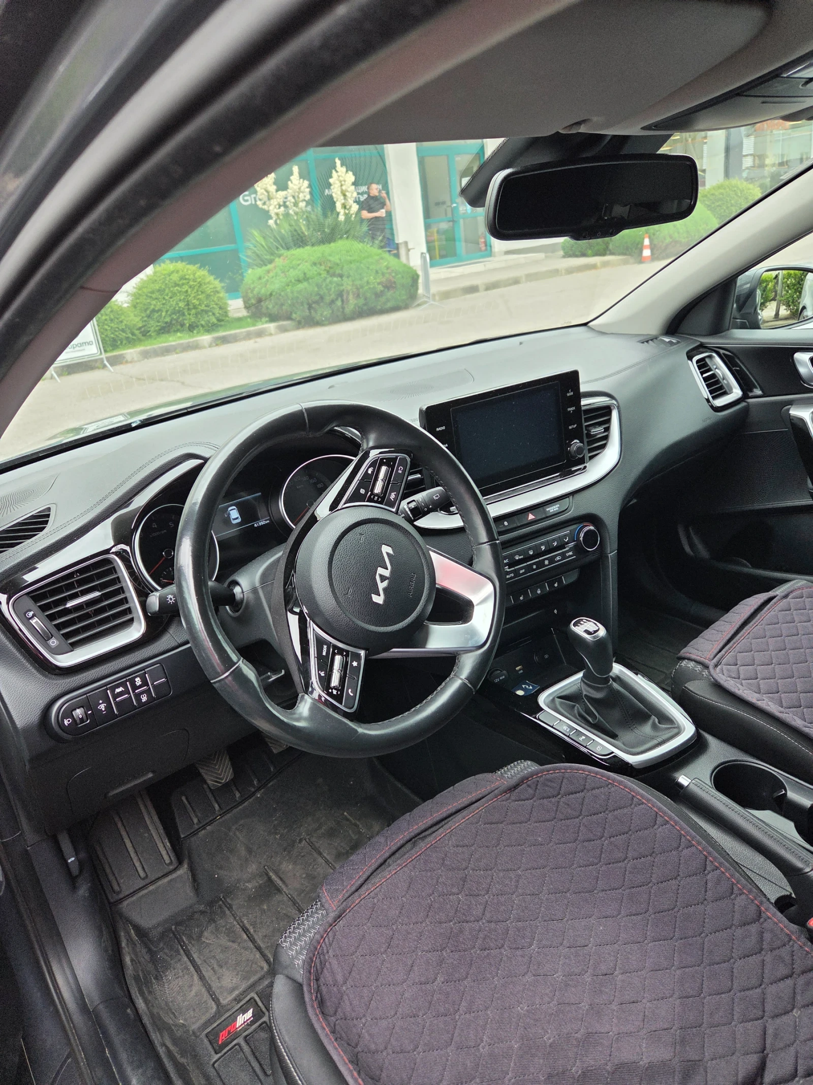 Kia Ceed 1.5T, снимка 4 - Автомобили и джипове - 54881428