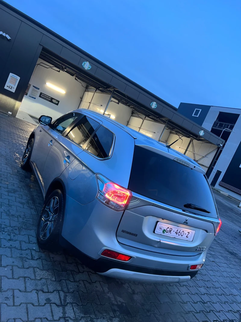 Mitsubishi Outlander, снимка 6 - Автомобили и джипове - 53289613