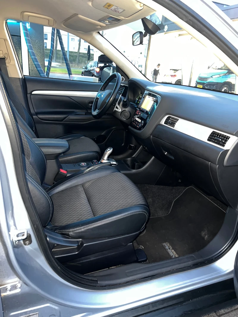 Mitsubishi Outlander, снимка 9 - Автомобили и джипове - 53289613