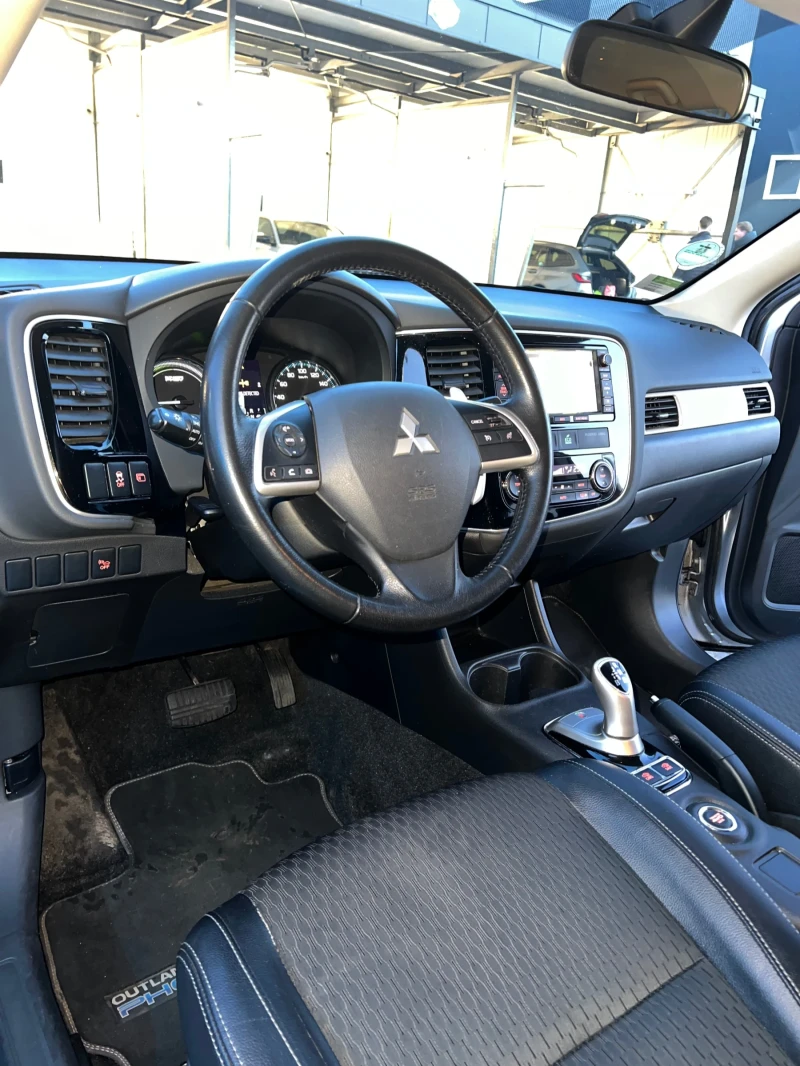 Mitsubishi Outlander, снимка 11 - Автомобили и джипове - 53289613