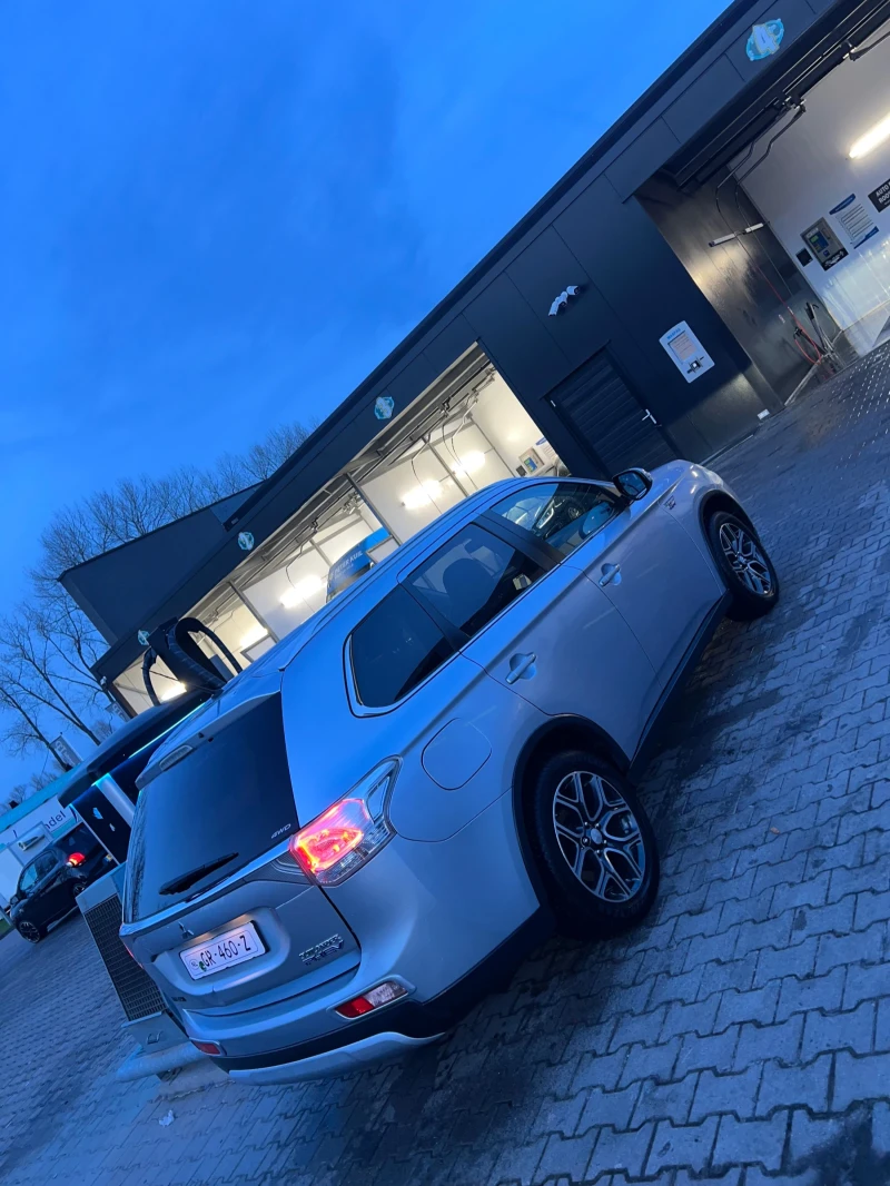 Mitsubishi Outlander, снимка 4 - Автомобили и джипове - 53289613