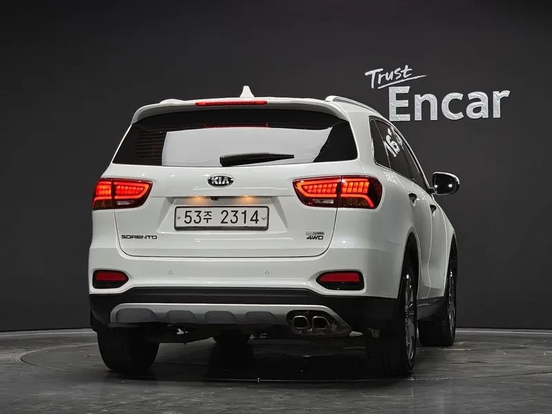 Kia Sorento 2.2 CRDI 4WD - САМО 30% АВАНС, снимка 4 - Автомобили и джипове - 55899859