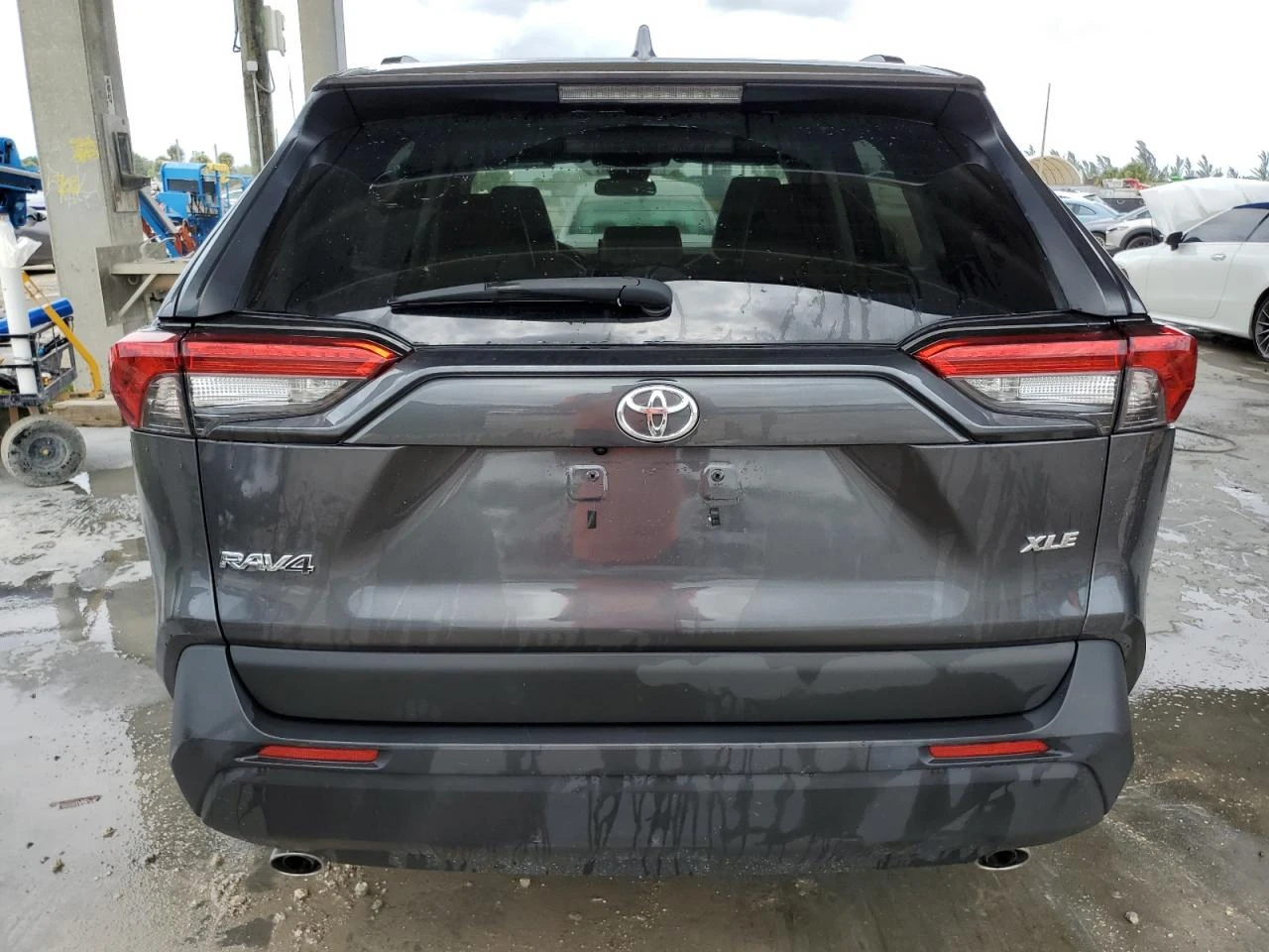 Toyota Rav4 XLE Premium FWD - изображение 6