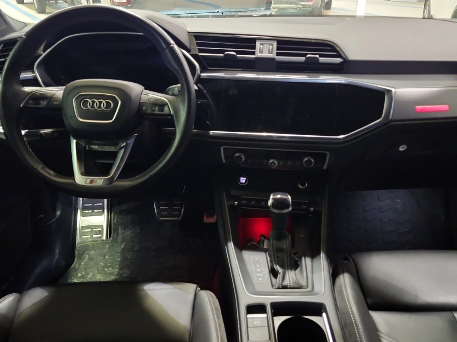 Audi Q3 TECHNIK* VIRTUAL* ПОДГРЕВ* 360* PANO* M.точка* , снимка 8 - Автомобили и джипове - 54185623