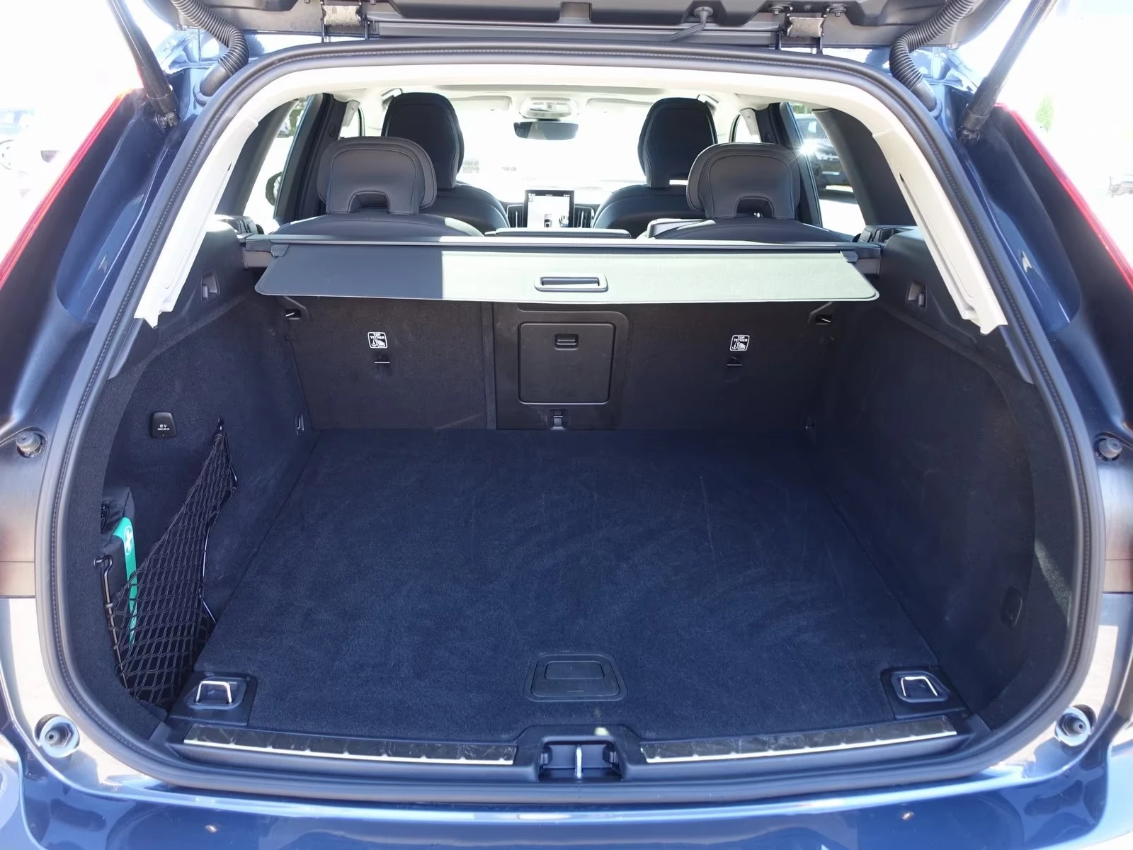 Volvo XC60 NEW 2026 B5 AWD Plus Dark, снимка 17 - Автомобили и джипове - 55569882