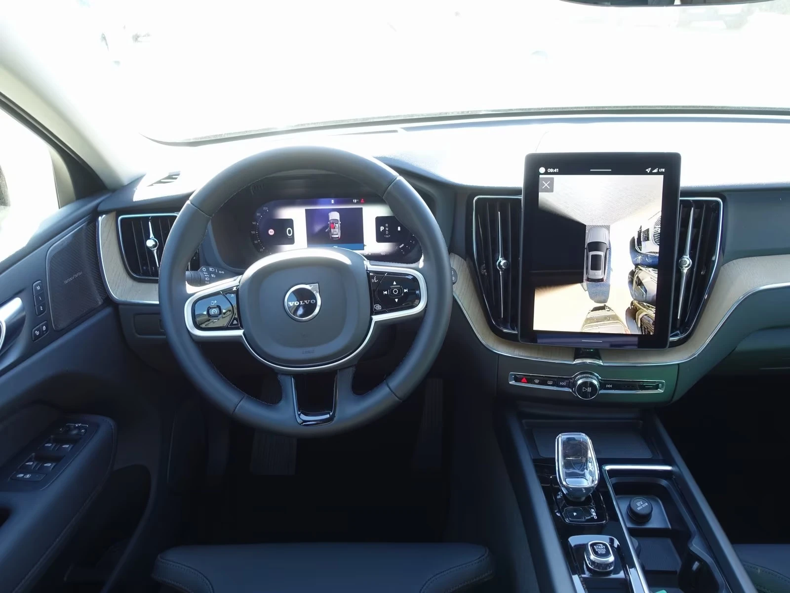 Volvo XC60 NEW 2026 B5 AWD Plus Dark, снимка 8 - Автомобили и джипове - 55569882