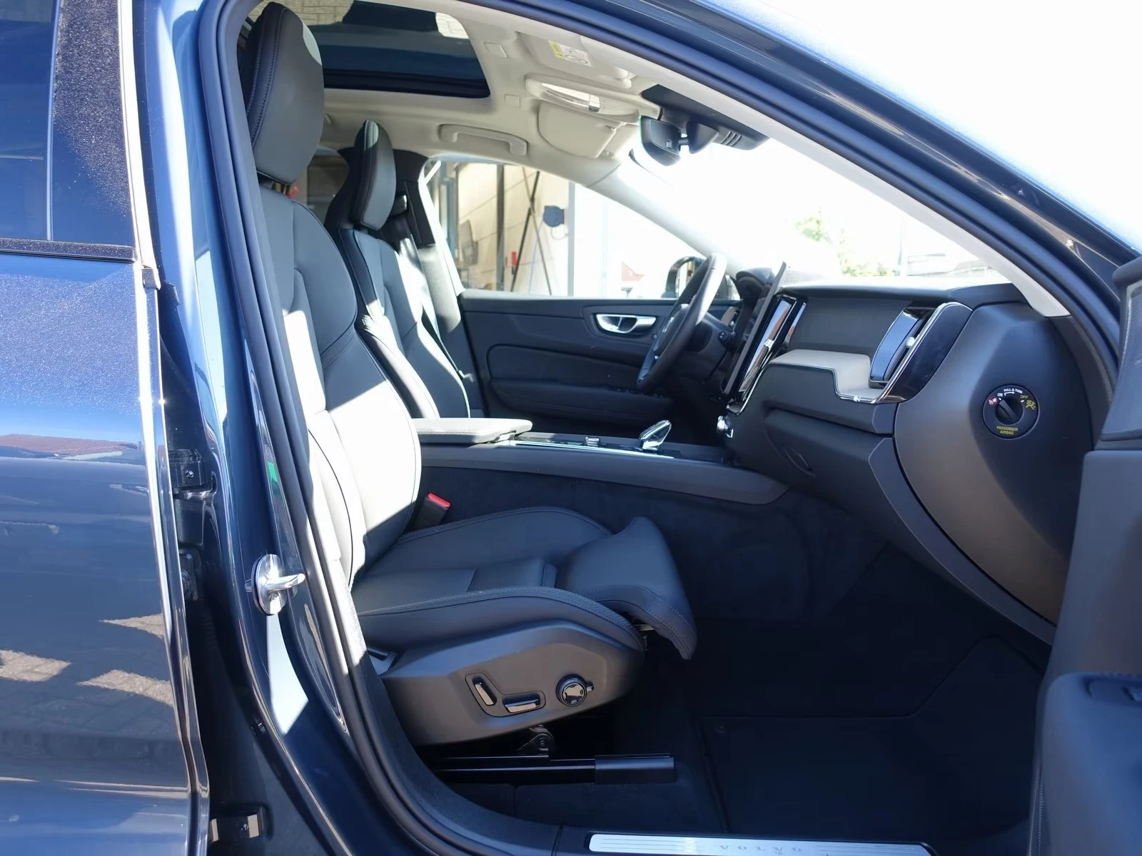 Volvo XC60 NEW 2026 B5 AWD Plus Dark, снимка 14 - Автомобили и джипове - 55569882