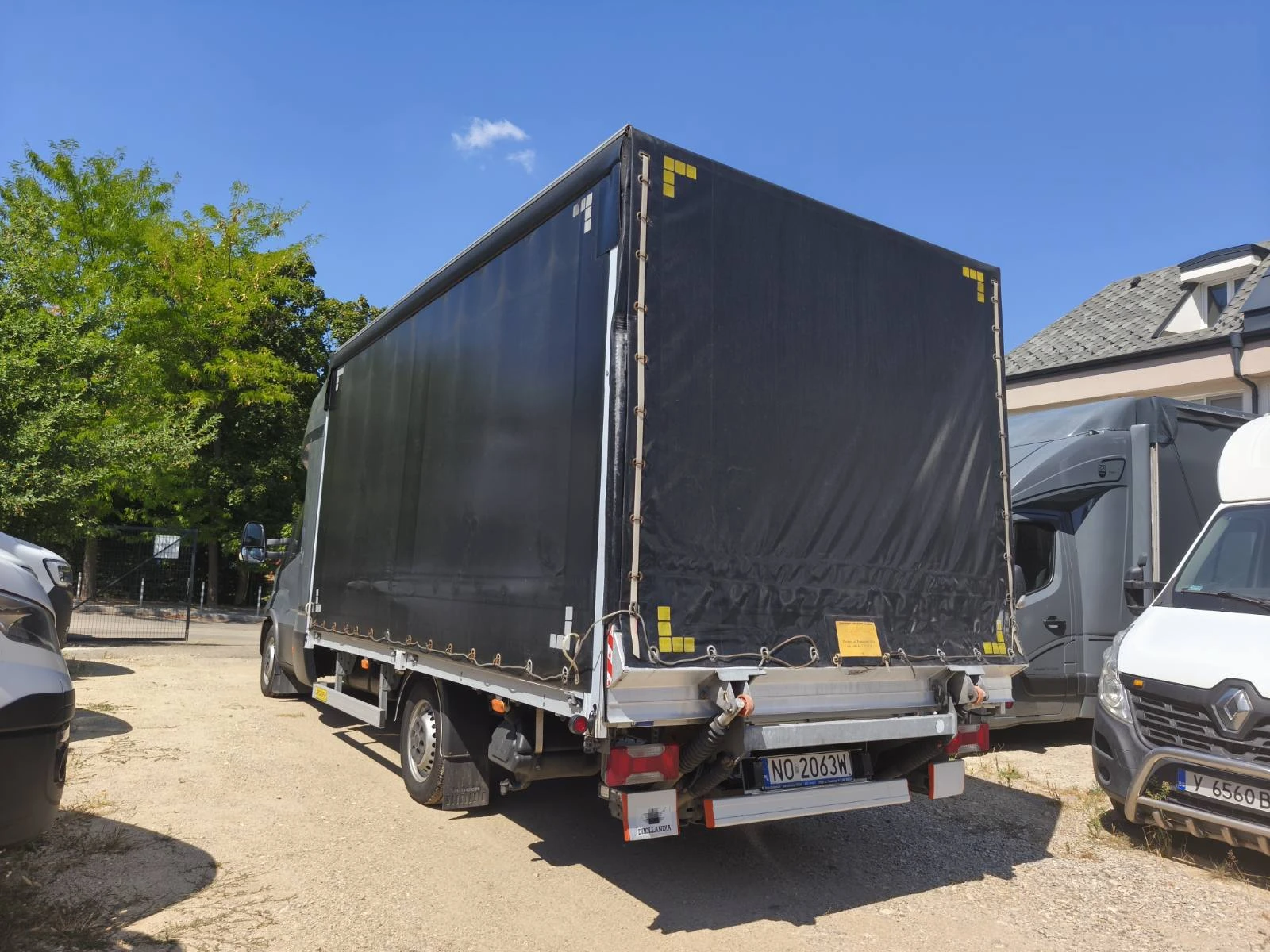 Iveco Daily АВТОМАТ//ДВОЙНА КАБИНА//ЛЕД//ЛИЗИНГ//ПАДАЩ БОРД /, снимка 7 - Бусове и автобуси - 55577519