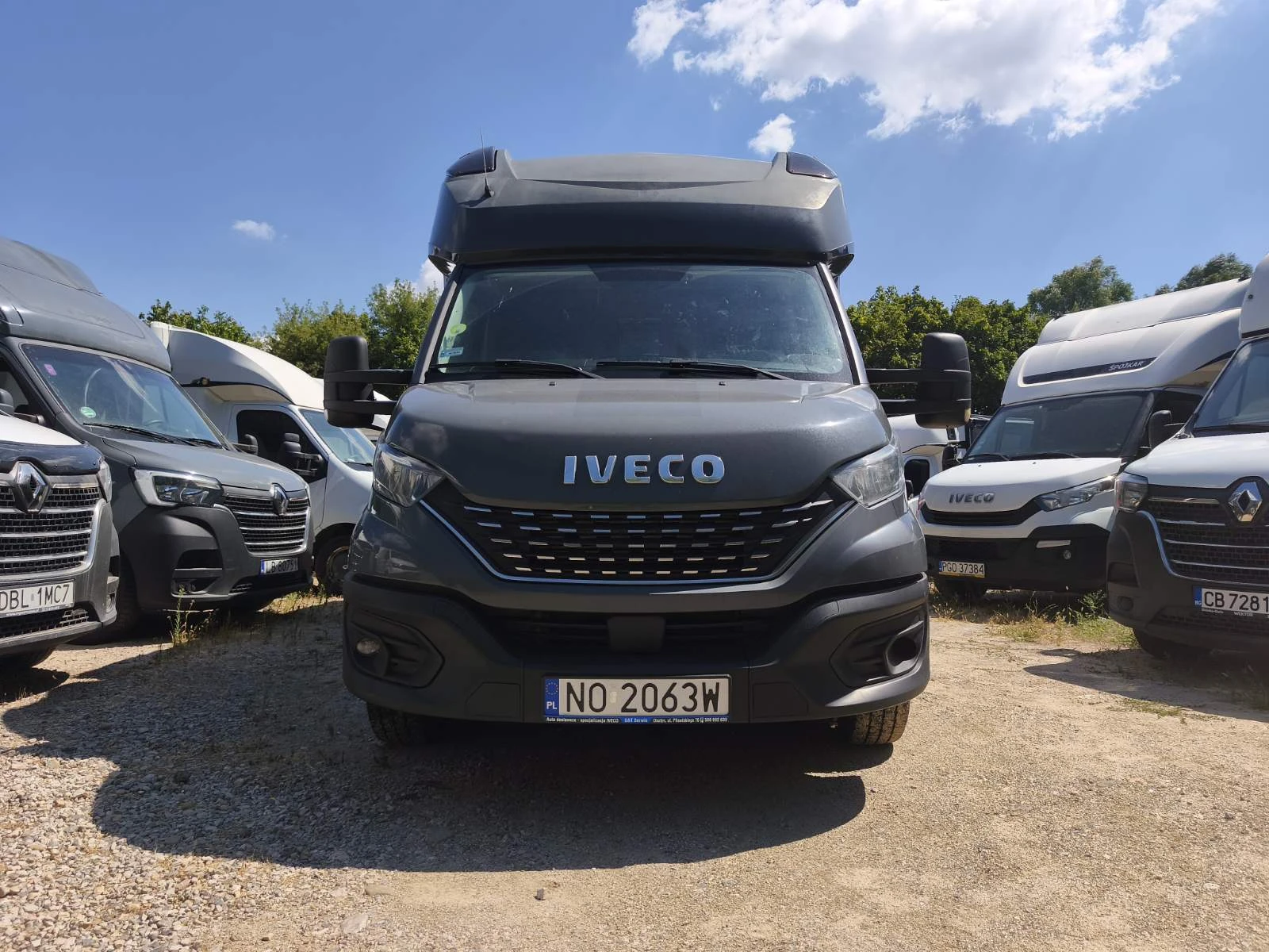 Iveco Daily АВТОМАТ//ДВОЙНА КАБИНА//ЛЕД//ЛИЗИНГ//ПАДАЩ БОРД /, снимка 4 - Бусове и автобуси - 55577519