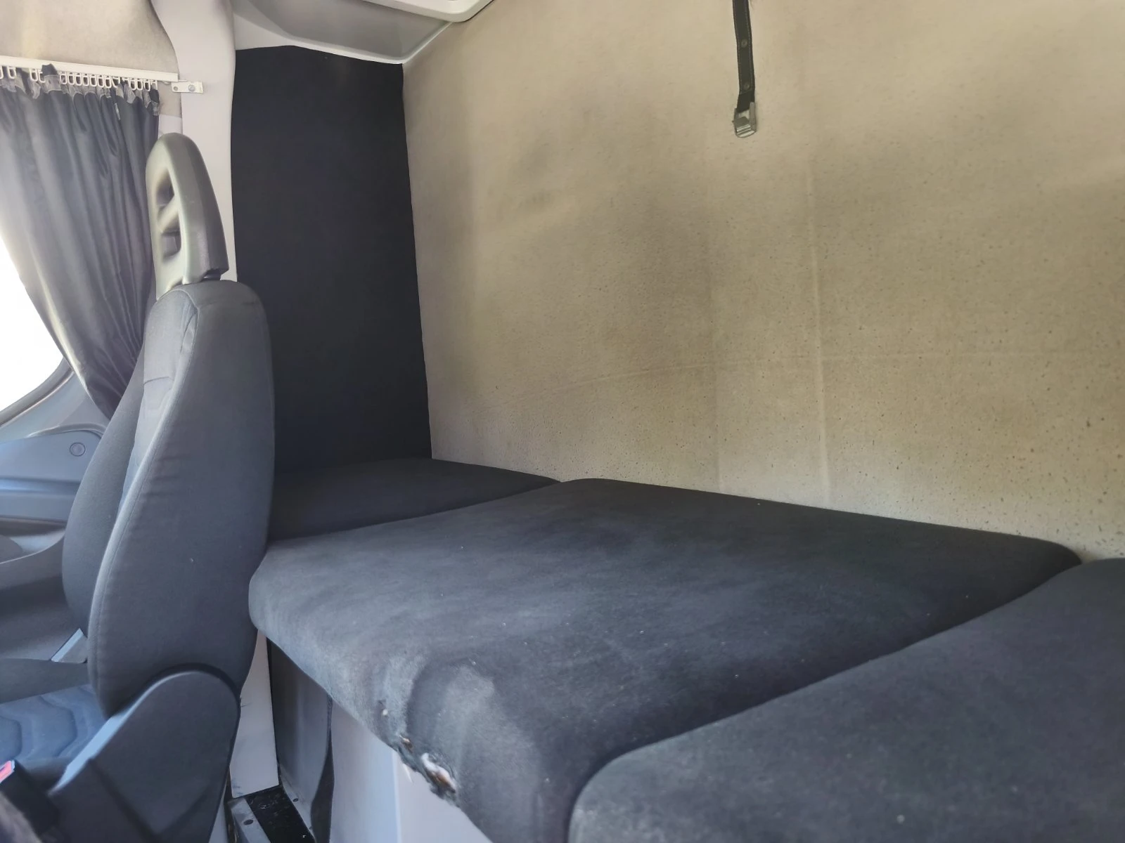 Iveco Daily АВТОМАТ//ДВОЙНА КАБИНА//ЛЕД//ЛИЗИНГ//ПАДАЩ БОРД /, снимка 15 - Бусове и автобуси - 55577519