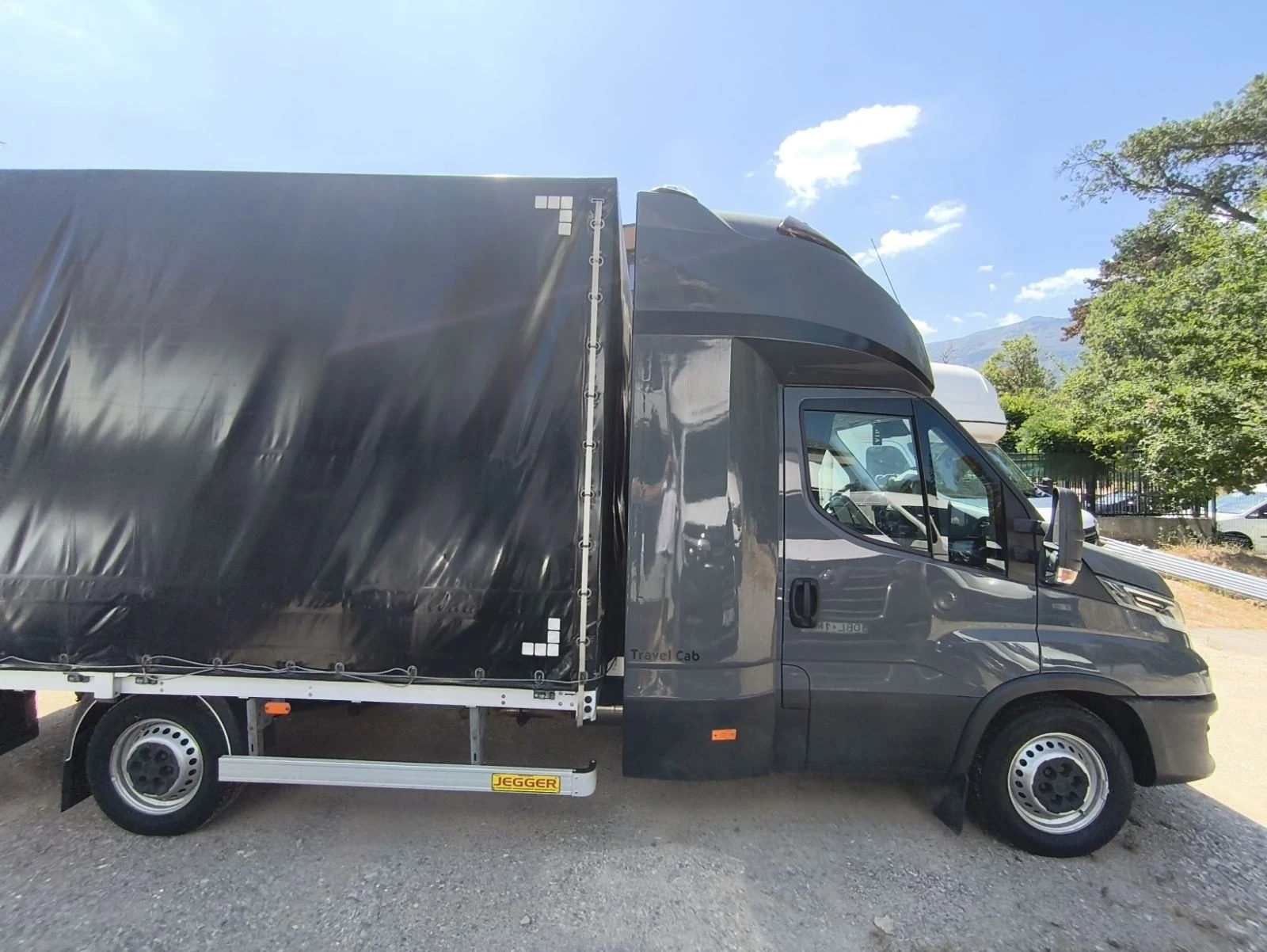 Iveco Daily АВТОМАТ//ДВОЙНА КАБИНА//ЛЕД//ЛИЗИНГ//ПАДАЩ БОРД /, снимка 5 - Бусове и автобуси - 55577519