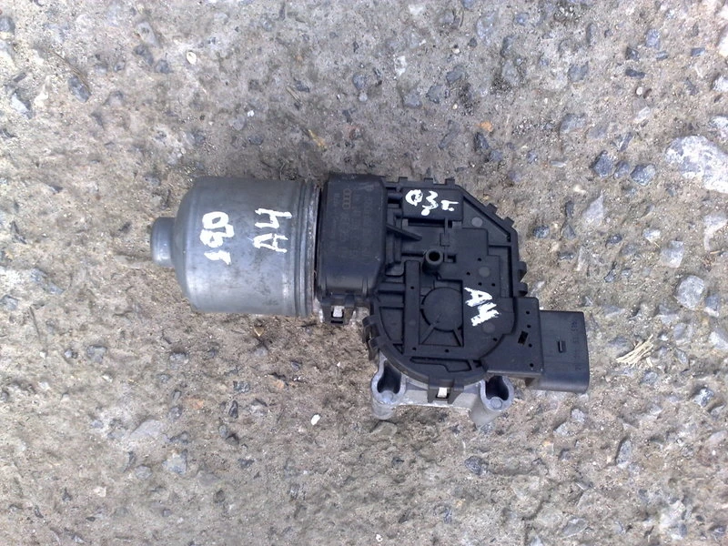 Моторче предни чистачки за Ауди А4 (1)