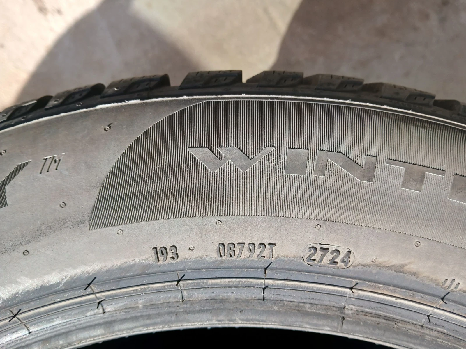 Гуми Зимни 235/55R19, снимка 3 - Гуми и джанти - 54711550