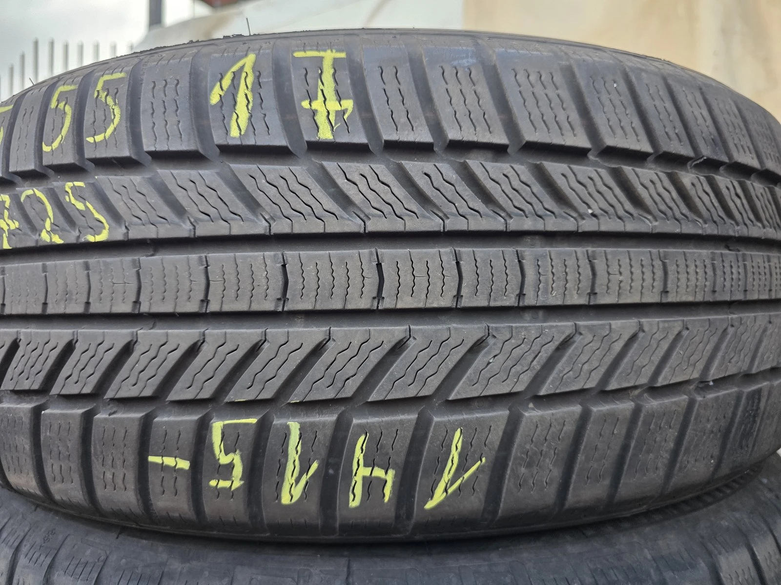 Гуми Зимни 215/55R17