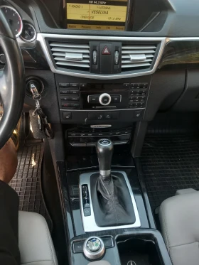 Mercedes-Benz E 220 комби, снимка 8