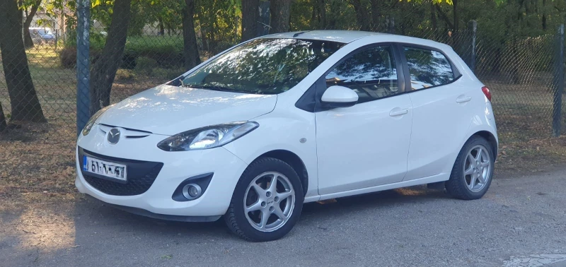 Mazda 2, снимка 2 - Автомобили и джипове - 47185301