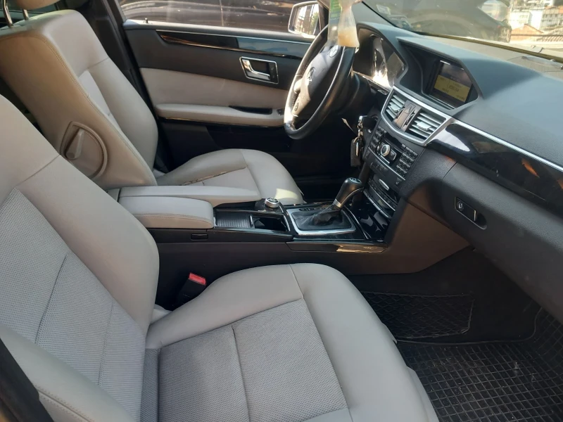 Mercedes-Benz E 220 комби, снимка 5 - Автомобили и джипове - 51126443
