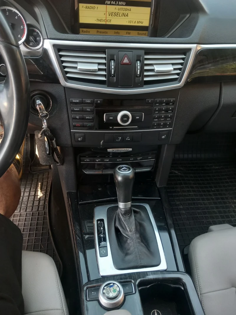 Mercedes-Benz E 220 комби, снимка 8 - Автомобили и джипове - 51126443