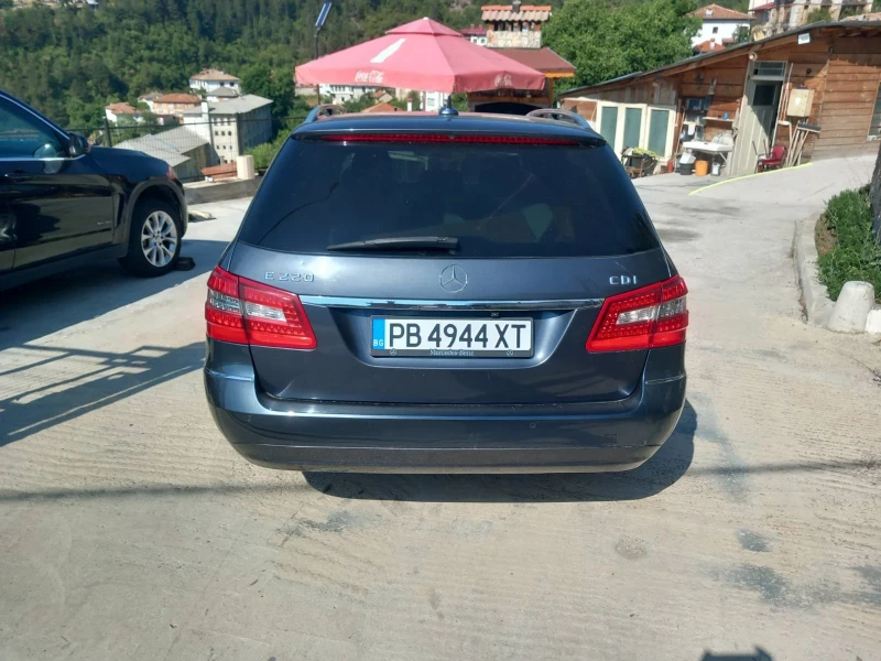 Mercedes-Benz E 220 комби, снимка 3 - Автомобили и джипове - 51126443