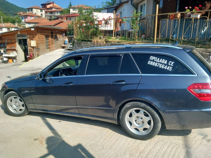 Mercedes-Benz E 220 комби, снимка 2 - Автомобили и джипове - 51126443