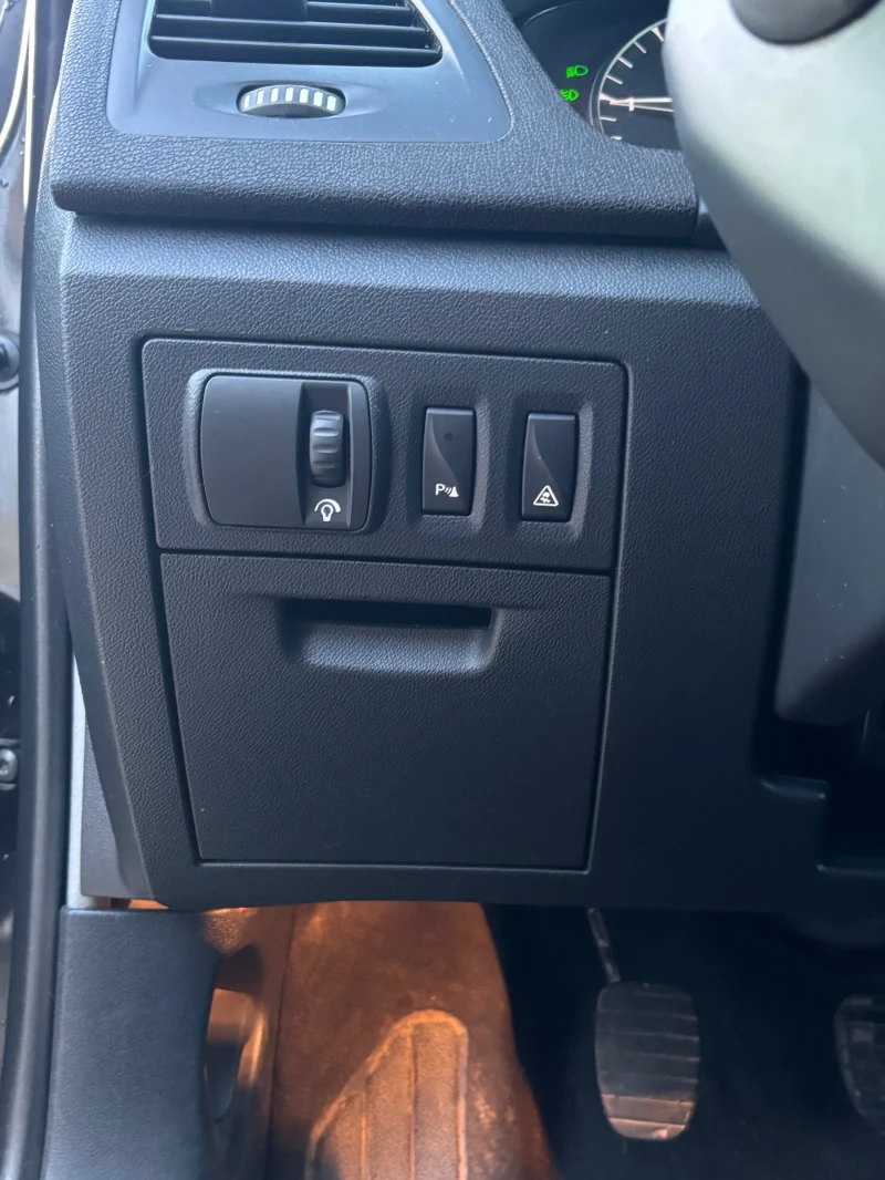 Renault Laguna 2.0 dci, снимка 5 - Автомобили и джипове - 53167714