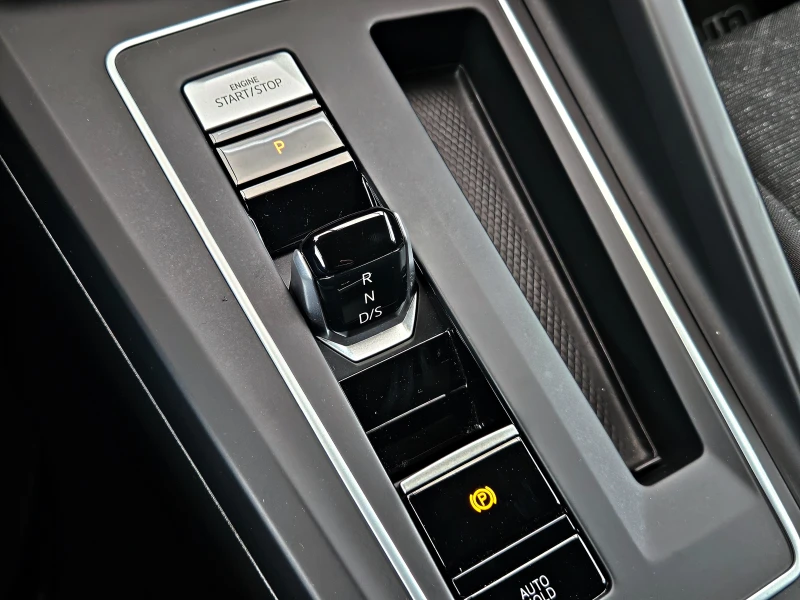 VW Golf R-LINE/1.5TSI/131PS/7DSG/CAMERA/AMBIENT/KEYLESS, снимка 12 - Автомобили и джипове - 53411679