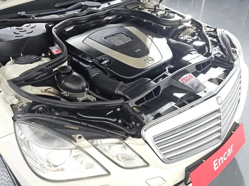 Mercedes-Benz E 300 Elegance, снимка 6 - Автомобили и джипове - 53811708