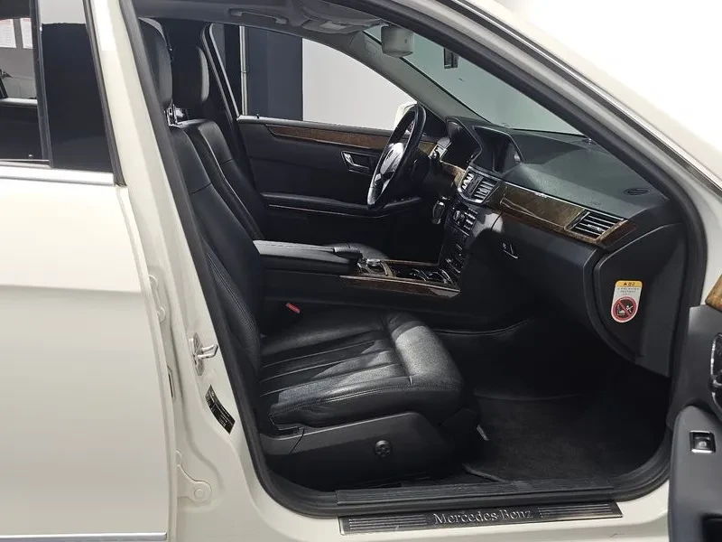 Mercedes-Benz E 300 Elegance, снимка 11 - Автомобили и джипове - 53811708