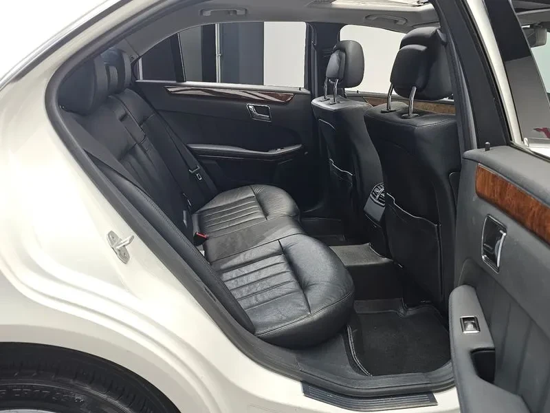 Mercedes-Benz E 300 Elegance, снимка 12 - Автомобили и джипове - 53811708