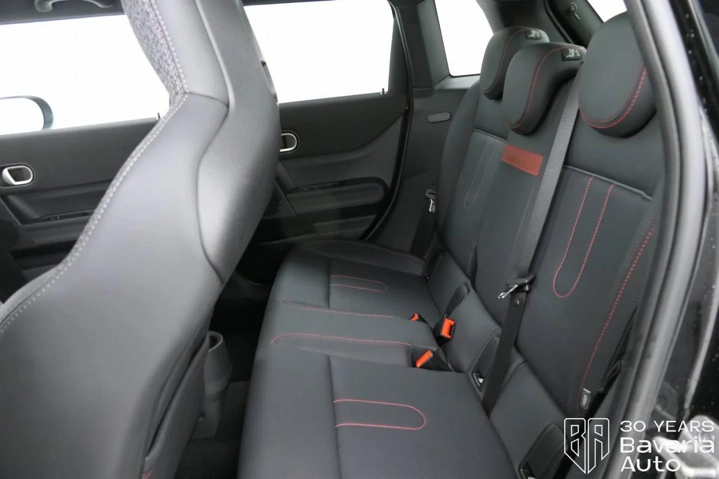 Mini Cooper C 1, 5 Steptronic Favoured Trim - изображение 8