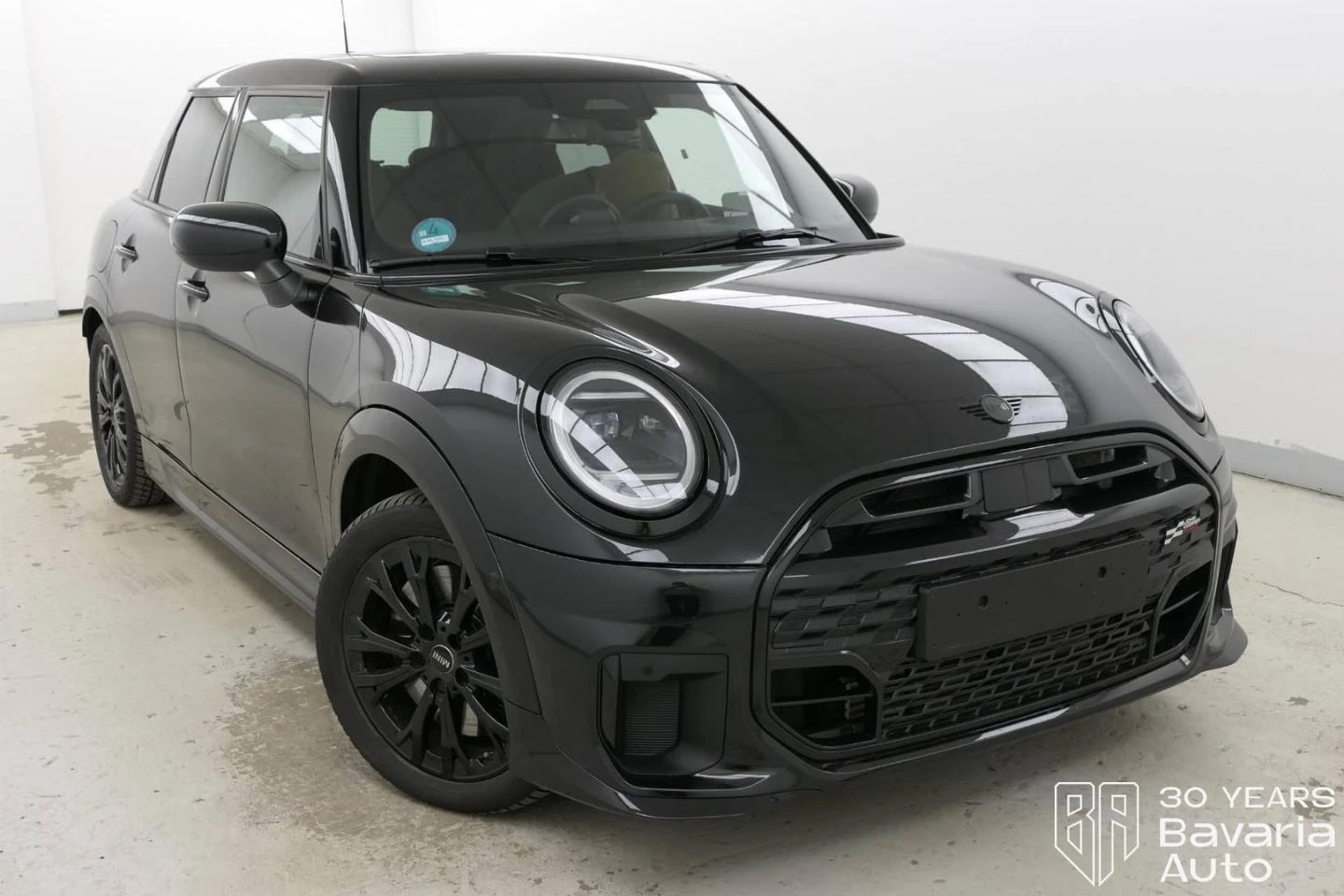 Mini Cooper C 1, 5 Steptronic Favoured Trim - изображение 4
