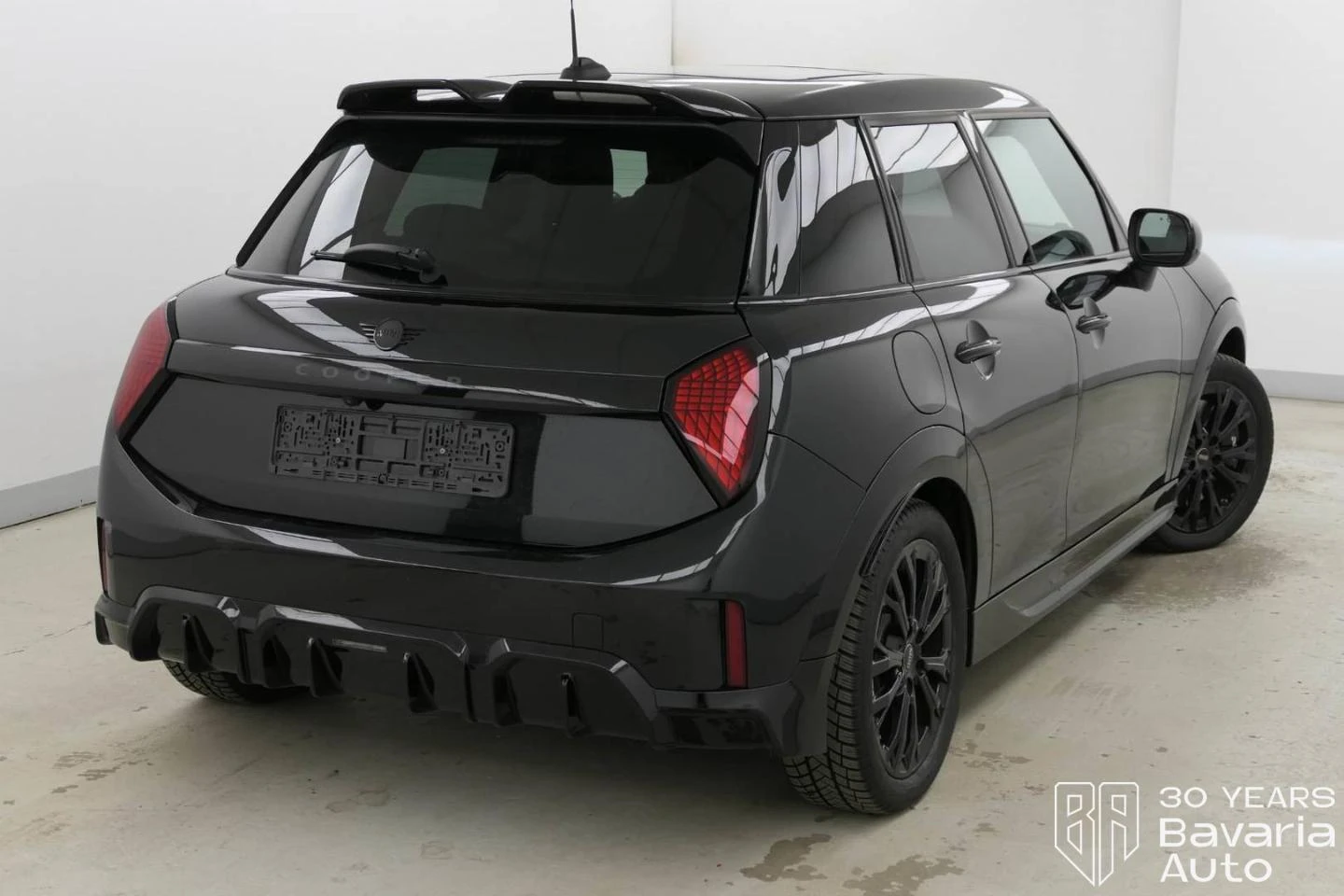 Mini Cooper C 1, 5 Steptronic Favoured Trim - изображение 3