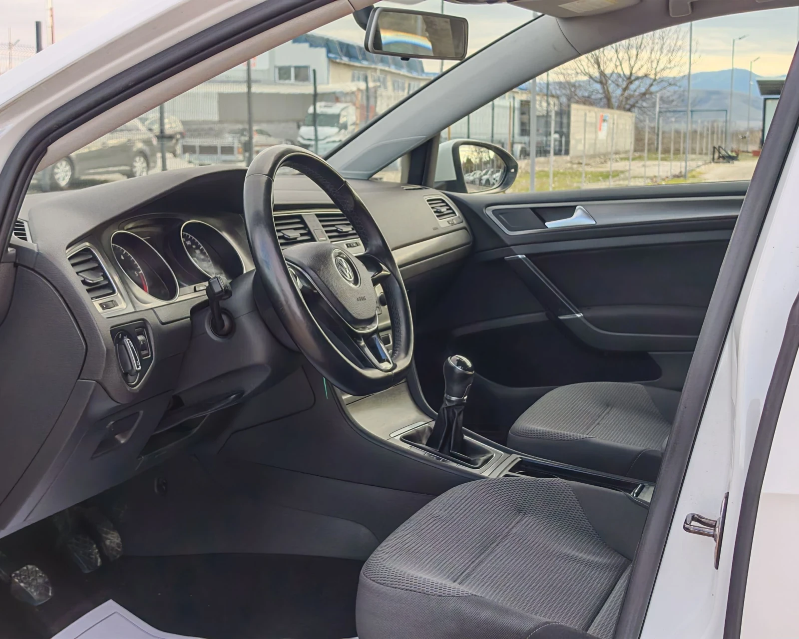 VW Golf 1.6 ДИЗЕЛ 105 К.С. УНИКАЛНО СЪСТОЯНИЕ! - изображение 8