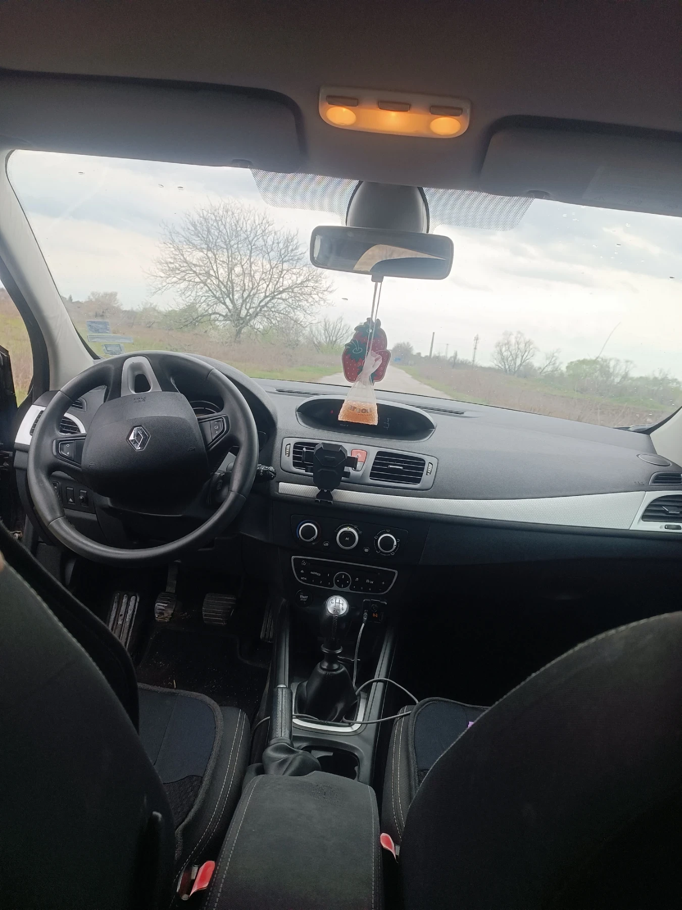 Renault Megane Grand tour , снимка 12 - Автомобили и джипове - 53999275