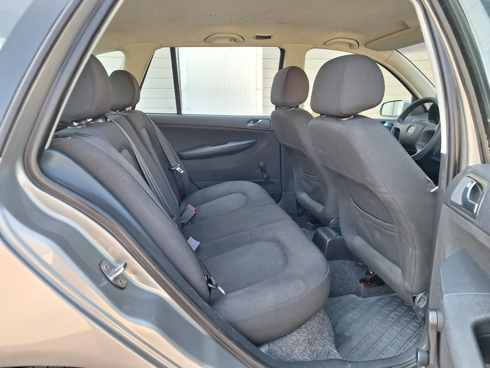 Skoda Fabia 1.7 ТОП ОФЕРТА, снимка 14 - Автомобили и джипове - 54030990