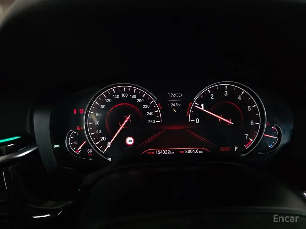 BMW 520 Luxury, снимка 7 - Автомобили и джипове - 54564141