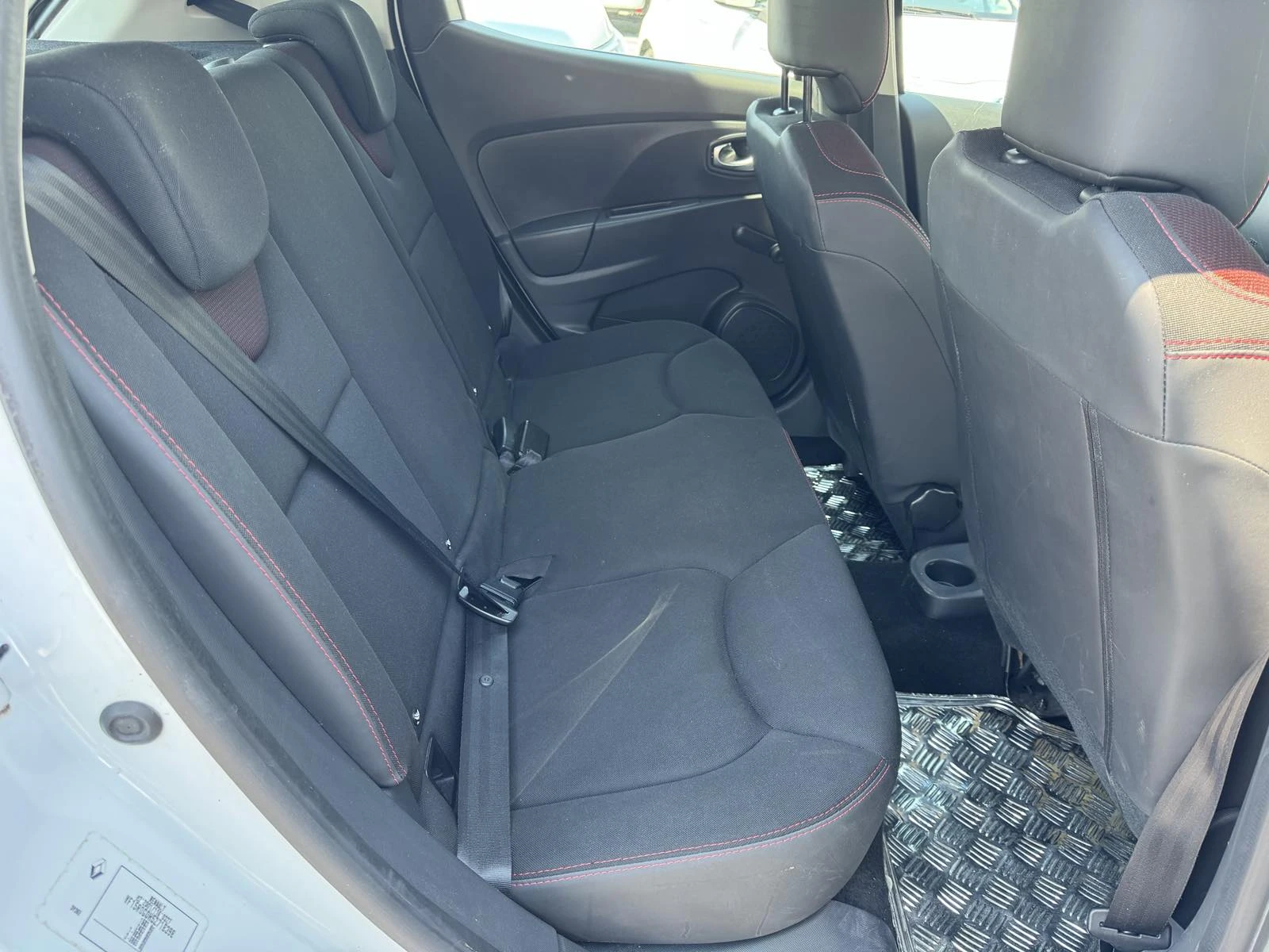 Renault Clio 1.2Sce, снимка 10 - Автомобили и джипове - 54998510