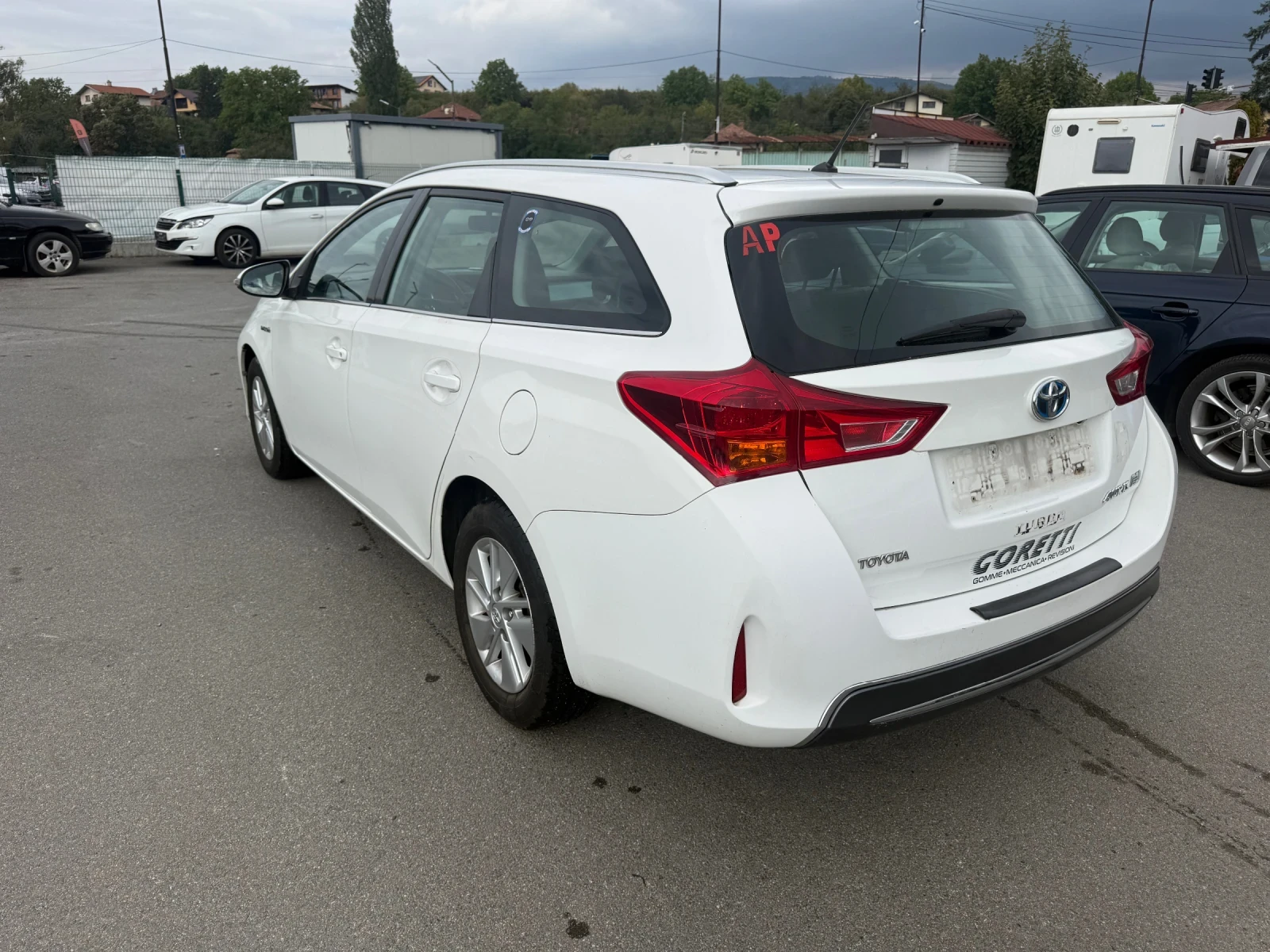 Toyota Auris HYBRID, снимка 6 - Автомобили и джипове - 56233660