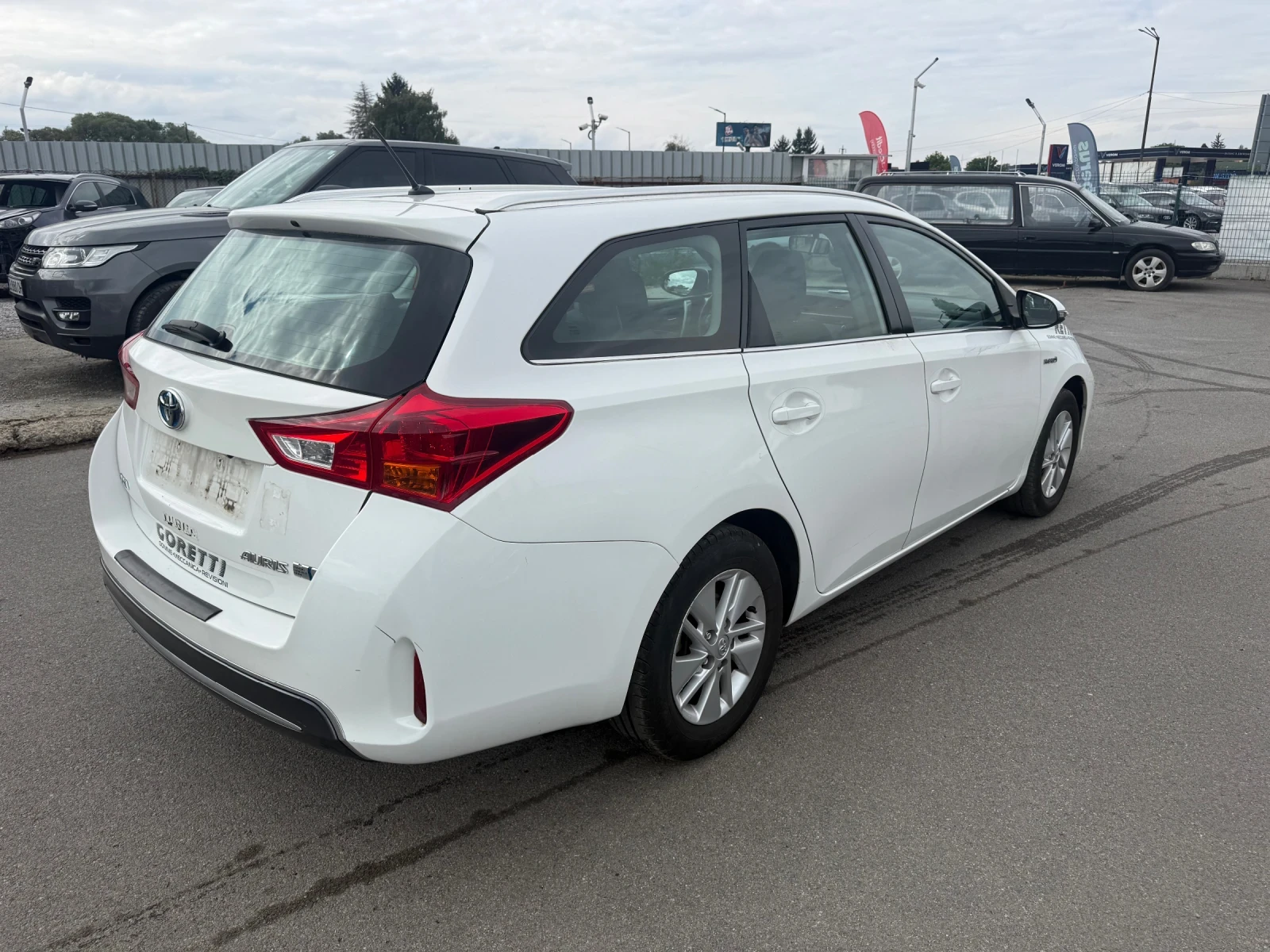 Toyota Auris HYBRID, снимка 4 - Автомобили и джипове - 56233660