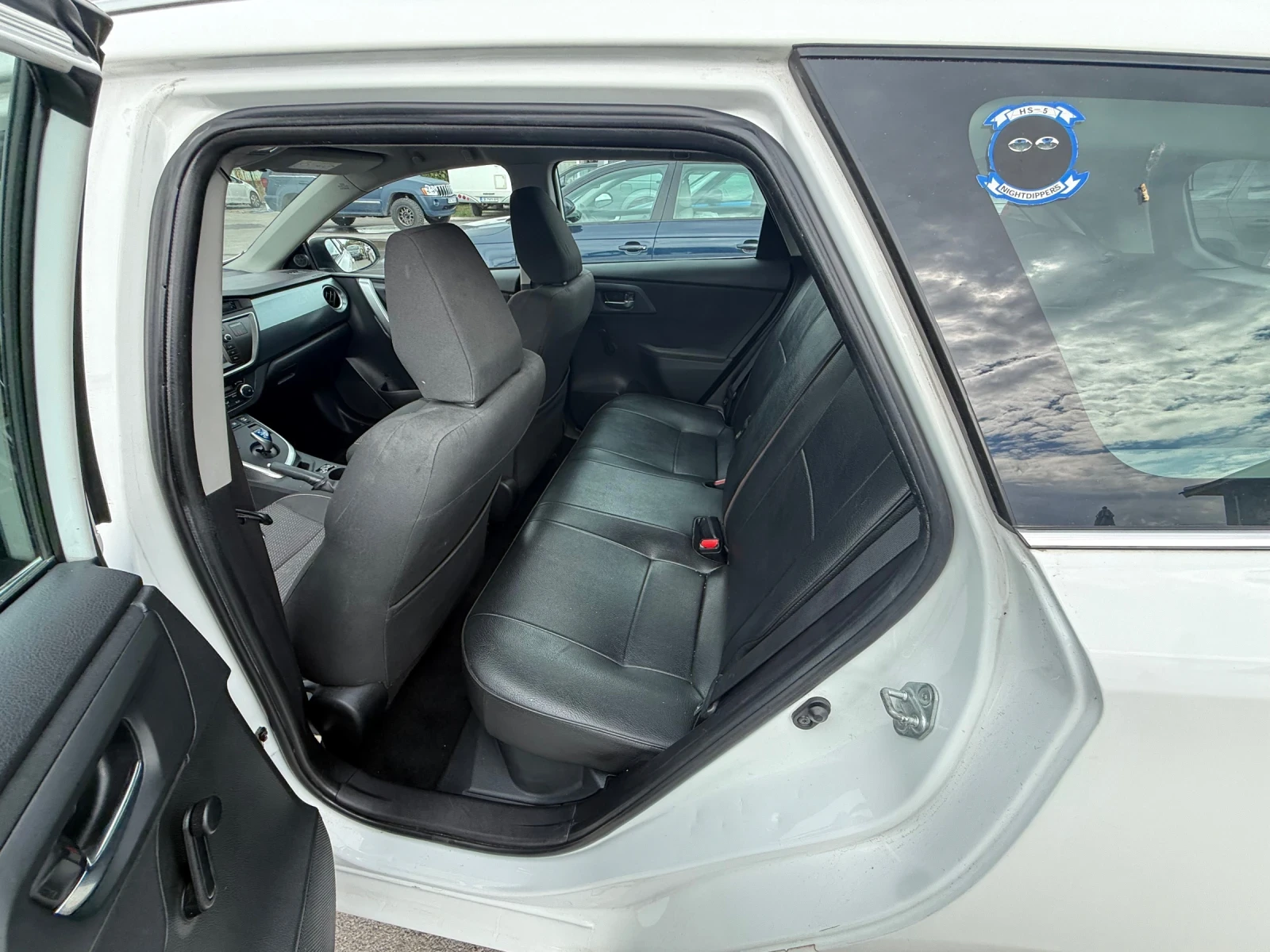 Toyota Auris HYBRID, снимка 9 - Автомобили и джипове - 56233660