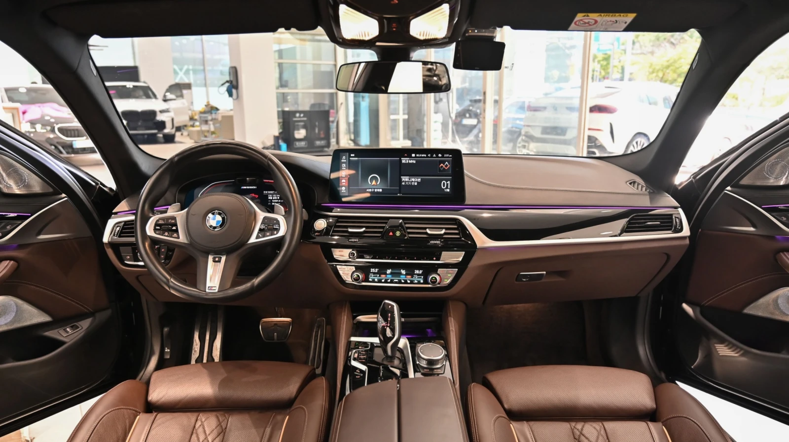 BMW 550 2023 M550 Xdrive* FULL MAXX, снимка 6 - Автомобили и джипове - 56310602