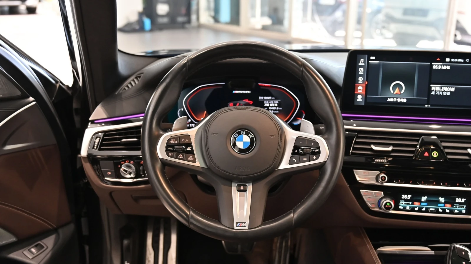 BMW 550 2023 M550 Xdrive* FULL MAXX, снимка 11 - Автомобили и джипове - 56310602