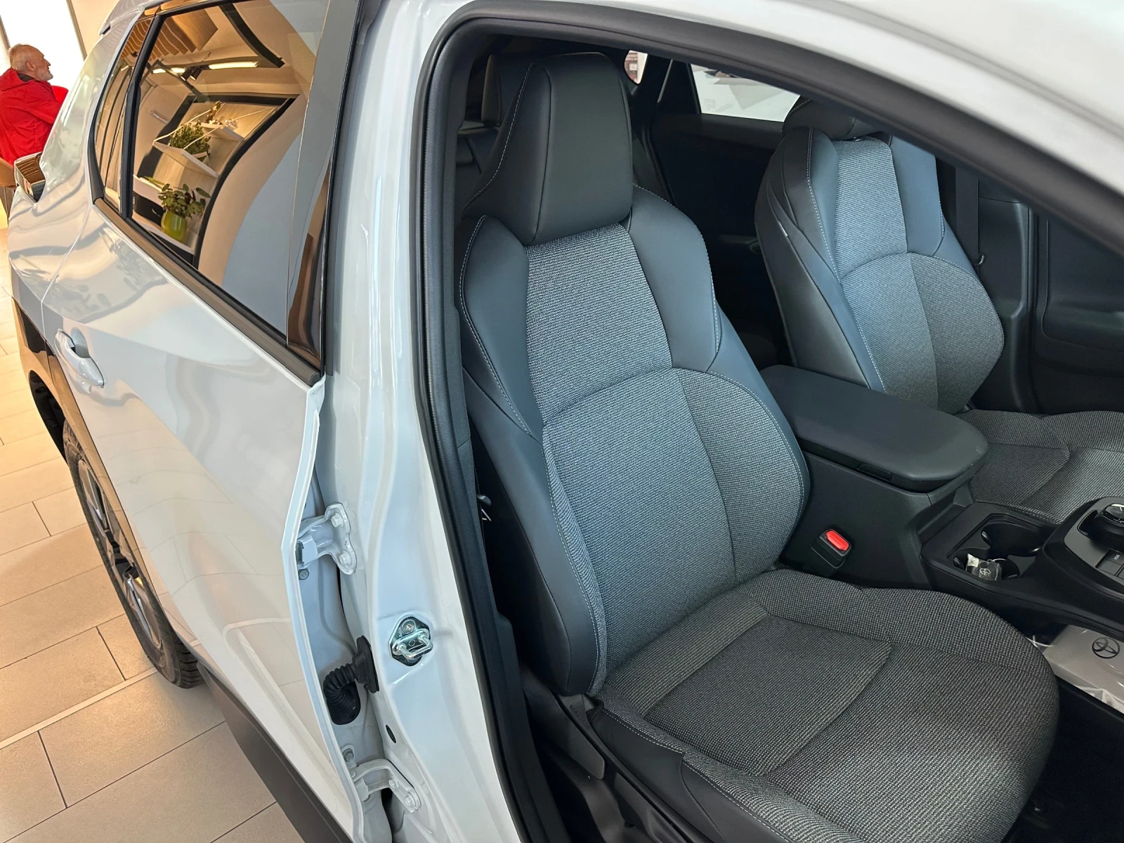 Toyota bZ4X Executive, снимка 7 - Автомобили и джипове - 56642144
