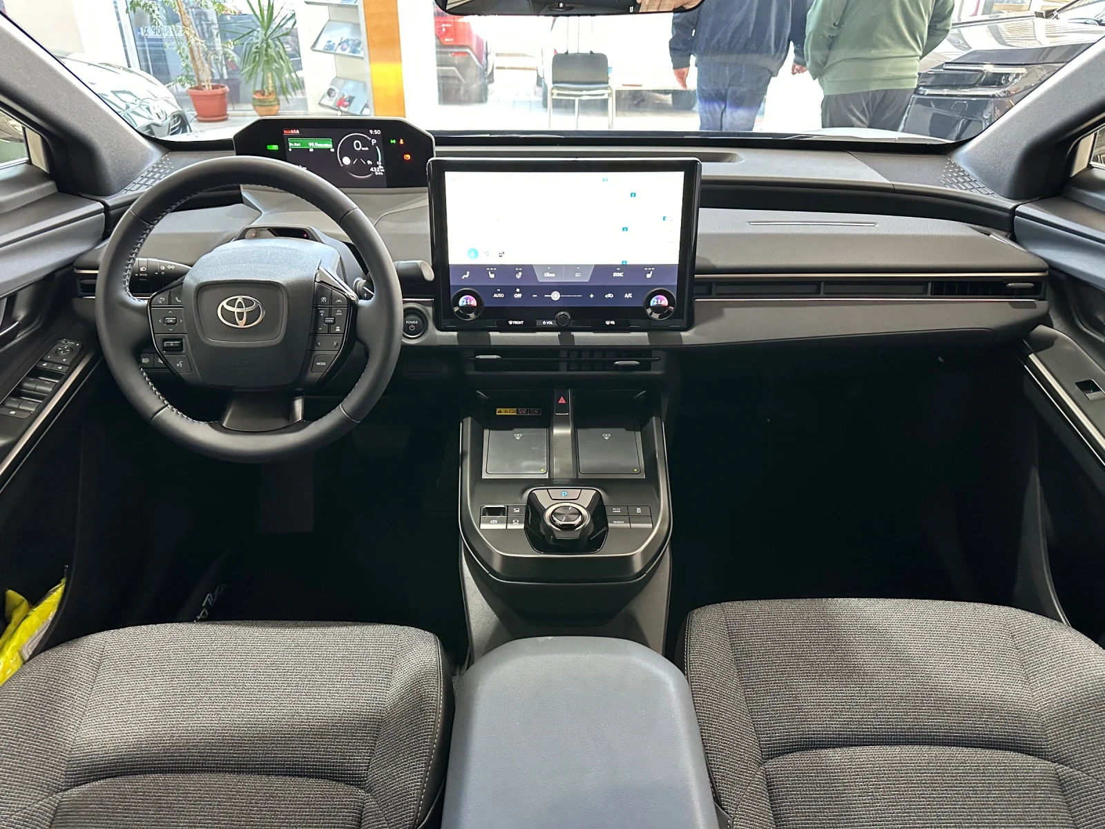 Toyota bZ4X Executive, снимка 10 - Автомобили и джипове - 56642144