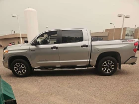 Toyota Tundra * 4WD Crewmax 146" 5.7L SR5* АВТОКРЕДИТ* , снимка 2